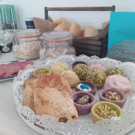 לינה וארוחת בוקר Luchia